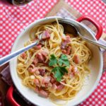 Pasta Carbonara – klassiskt italienskt recept med ägg, ost och pancetta