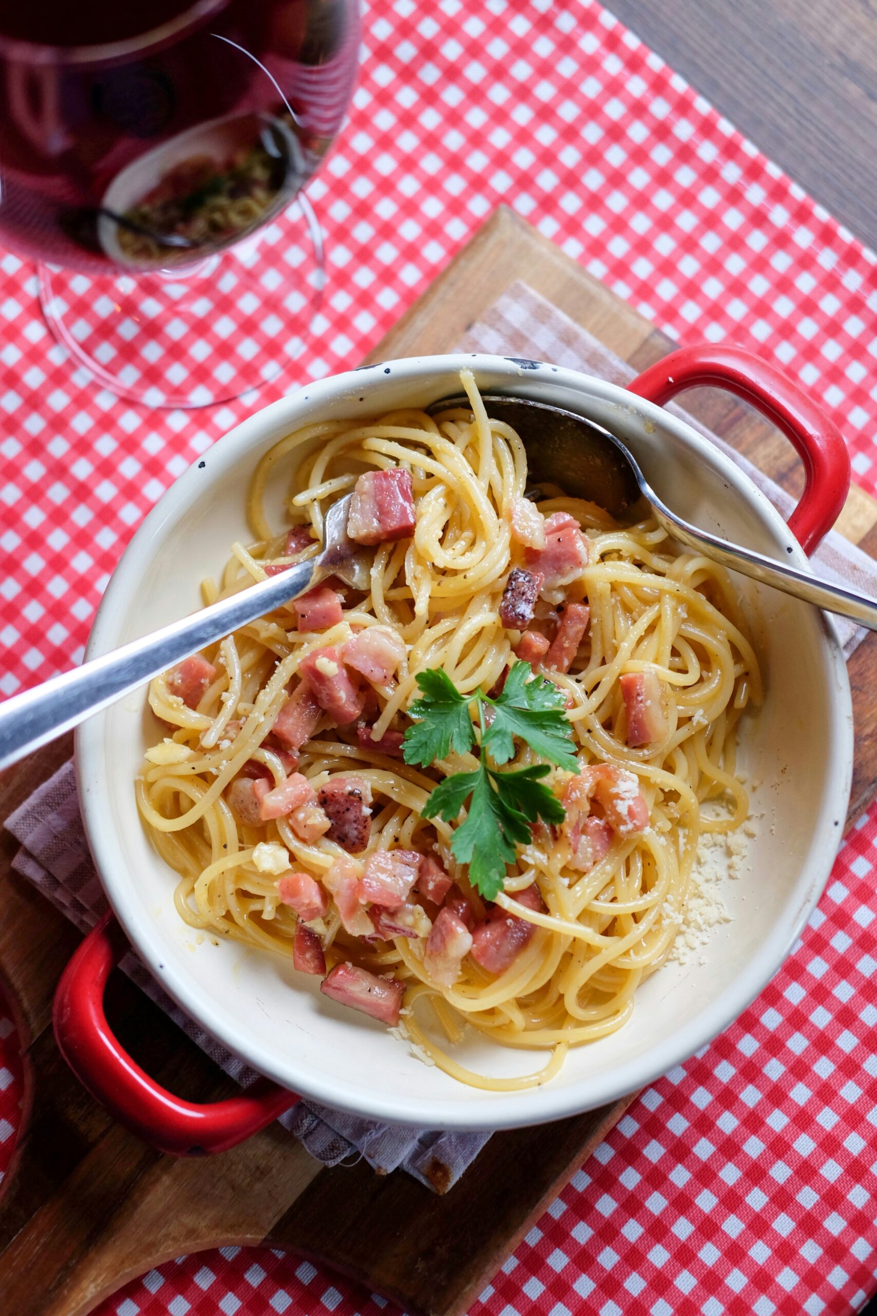 Pasta Carbonara – klassiskt italienskt recept med ägg, ost och pancetta